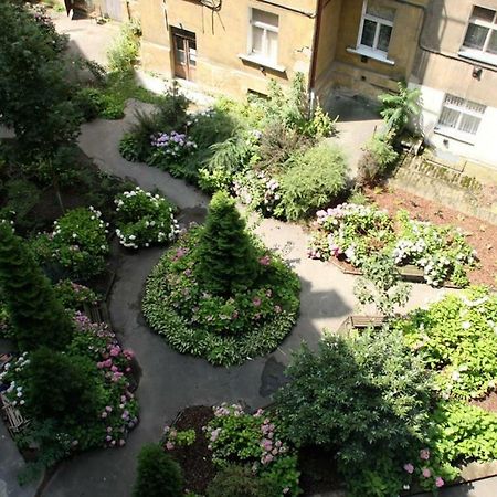 Spacious Elegance In The Heart Of Old Town Prag Exteriör bild