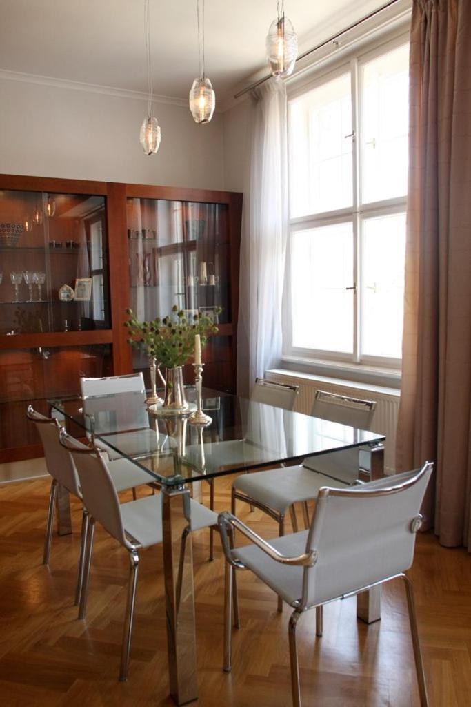 Spacious Elegance In The Heart Of Old Town Prag Exteriör bild
