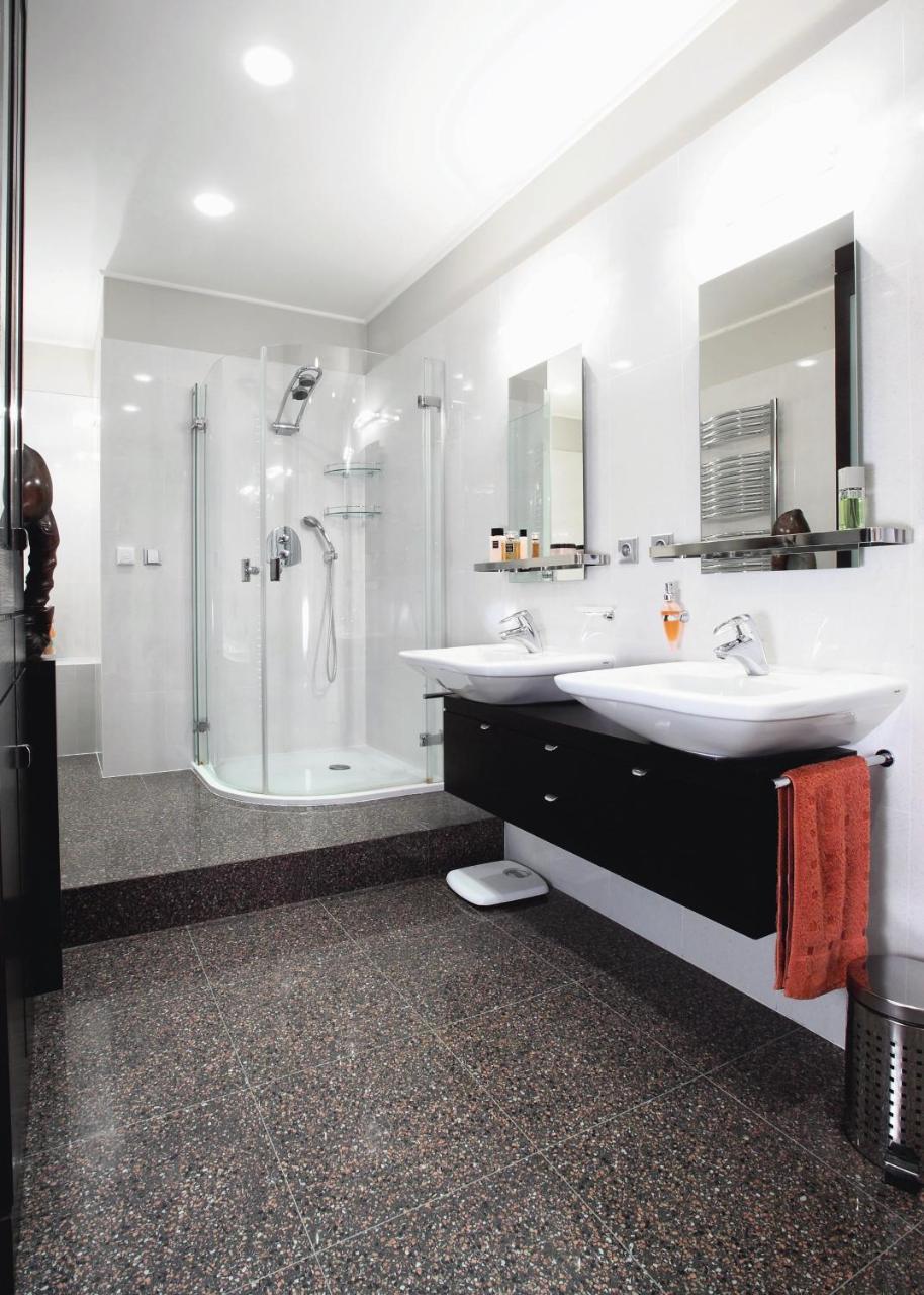 Spacious Elegance In The Heart Of Old Town Prag Exteriör bild
