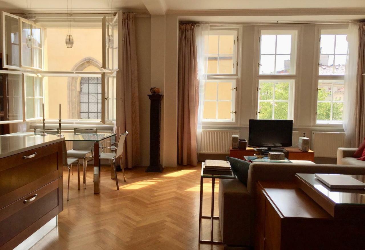 Spacious Elegance In The Heart Of Old Town Prag Exteriör bild