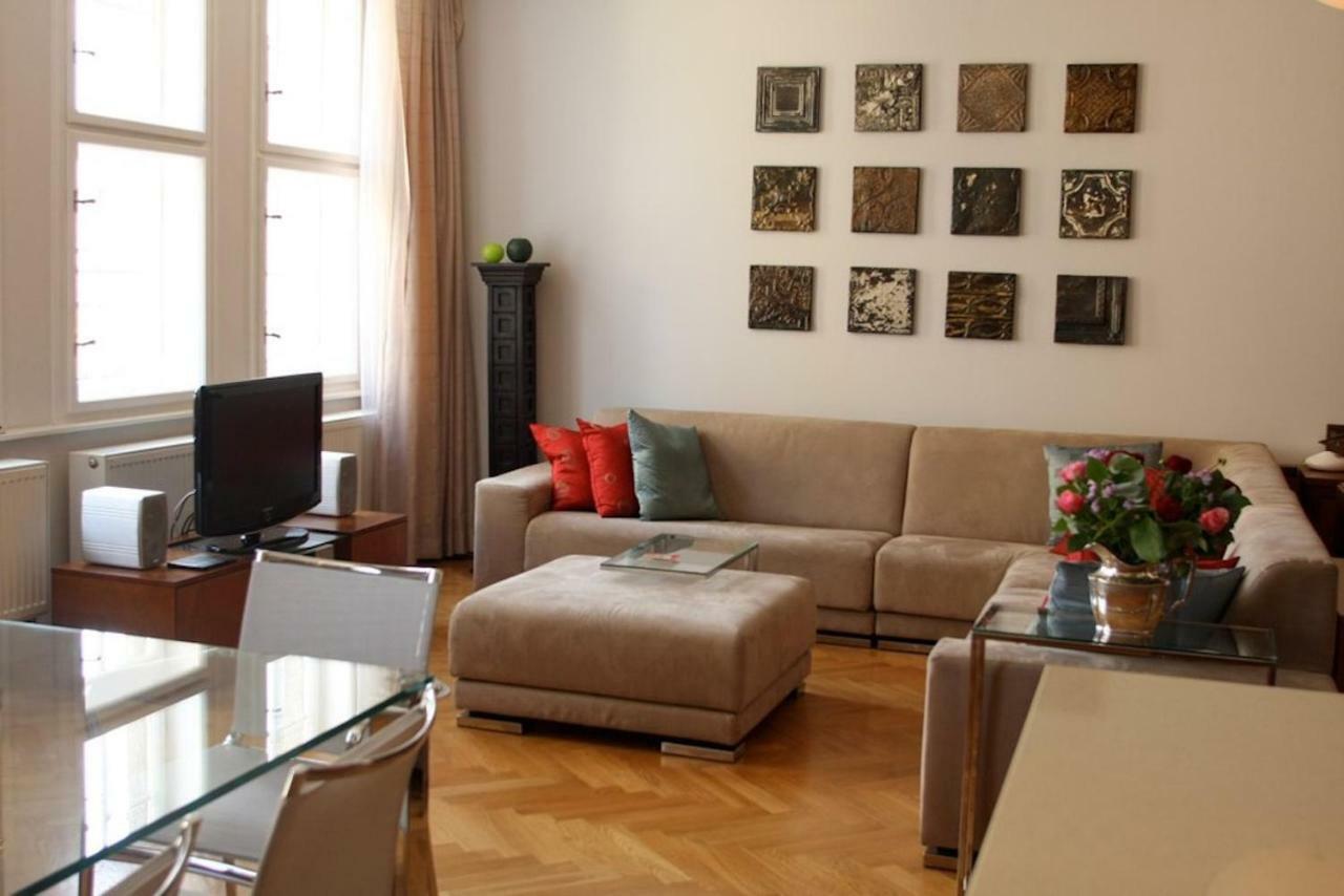 Spacious Elegance In The Heart Of Old Town Prag Exteriör bild