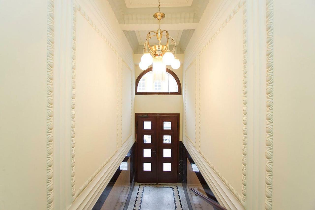 Spacious Elegance In The Heart Of Old Town Prag Exteriör bild