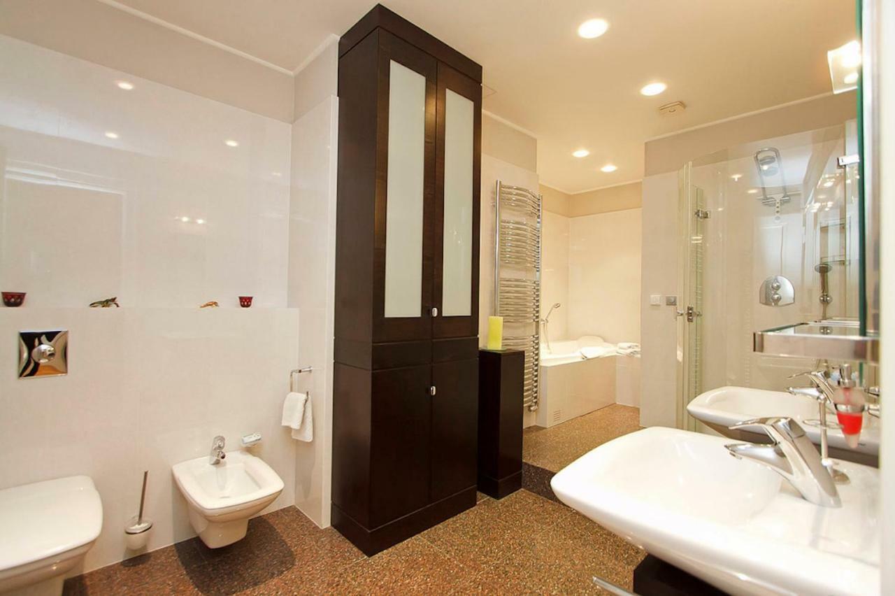 Spacious Elegance In The Heart Of Old Town Prag Exteriör bild