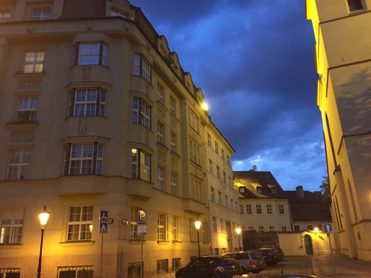 Spacious Elegance In The Heart Of Old Town Prag Exteriör bild